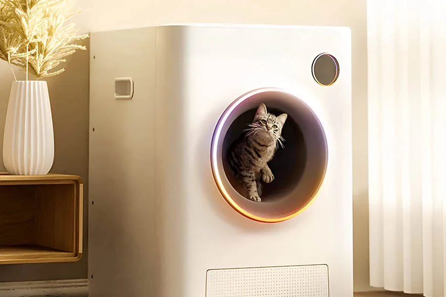 cleaning litter tray